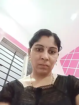 Snapshot of Hot_ree85 chatting on June 2026 04:32:02 AM Hot ree85 online show from June 2026 04:32:02 AM