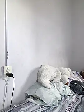 Larissinha015 online show from February 2026 07:48:01 PM