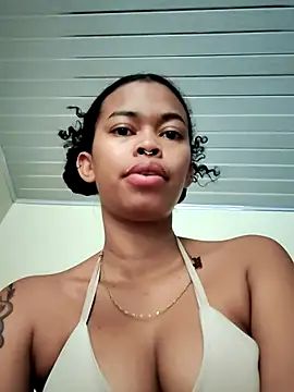 Snapshot of shenna_brunette chatting on February 2026 03:30:01 PM shenna brunette online show from February 2026 03:30:01 PM