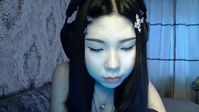 AprilOnilll online show from March 2026 12:18:01 PM