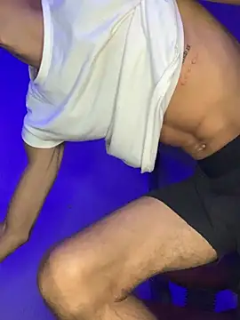 Snapshot of alexx_23cm chatting on April 2026 10:10:02 PM alexx 23cm online show from April 2026 10:10:02 PM