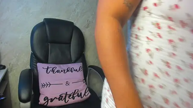 tanisha  lux online show from February 2026 07:47:02 PM