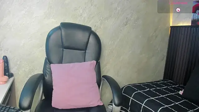 tanisha  lux online show from March 2026 10:16:01 PM