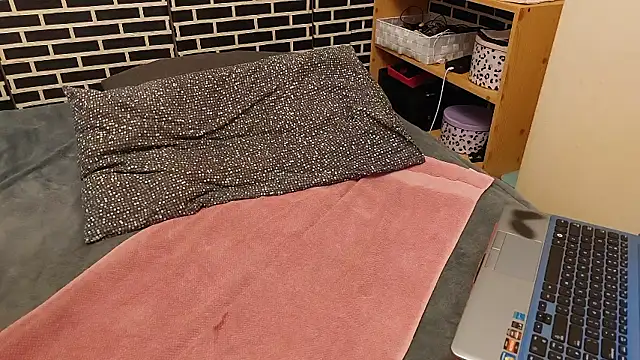 Spatgirl online show from March 2026 04:09:01 PM