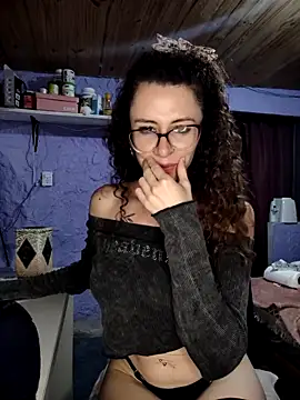 Nanucurlyxx online show from April 2026 07:58:01 PM