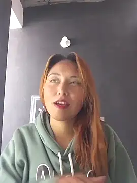 Velvet Moon33 online show from April 2026 06:46:01 PM