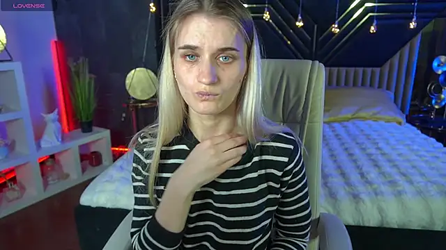 DiamondNina online show from March 2026 08:57:02 PM