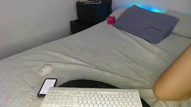 Snapshot of AuraFuego chatting on April 2026 11:14:02 AM AuraFuego online show from April 2026 11:14:02 AM