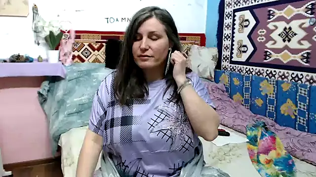 Adelinemilf online show from April 2026 01:05:02 PM