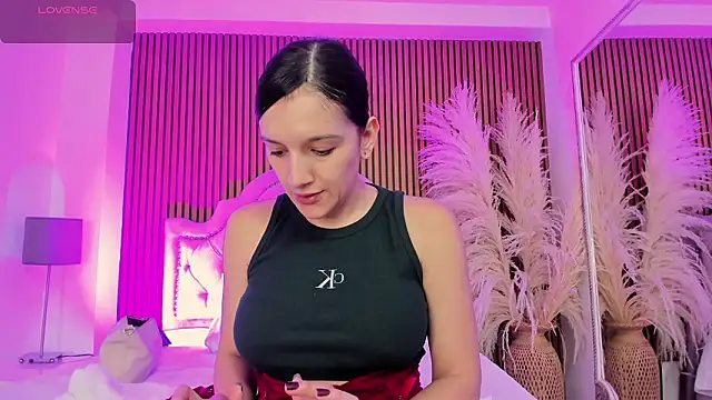 Violett hott  online show from February 2026 12:32:01 PM