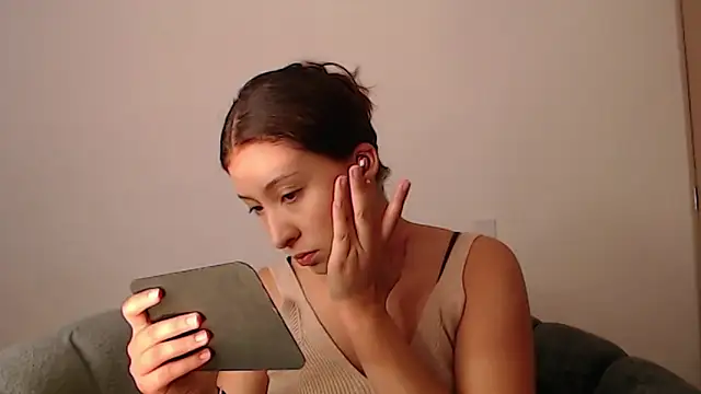 Snapshot of -Ivonnys chatting on January 2026 08:32:02 PM -Ivonnys online show from January 2026 08:32:02 PM