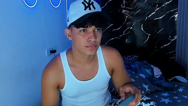 jamescurly00 online show from January 2026 10:01:01 PM