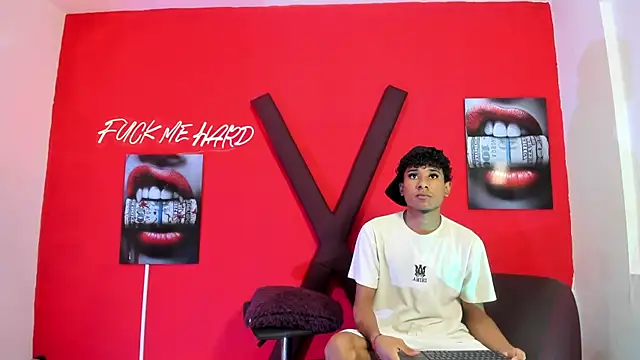 Snapshot of MAPOLA_GREAT chatting on April 2026 01:21:01 AM MAPOLA GREAT online show from April 2026 01:21:01 AM