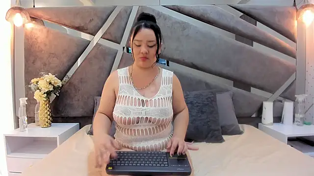 Snapshot of emiily_whitee_ chatting on January 2026 07:37:02 PM emiily whitee online show from January 2026 07:37:02 PM