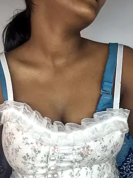 Snapshot of Royal-girl78 chatting on January 2026 04:23:02 PM Royal-girl78 online show from January 2026 04:23:02 PM