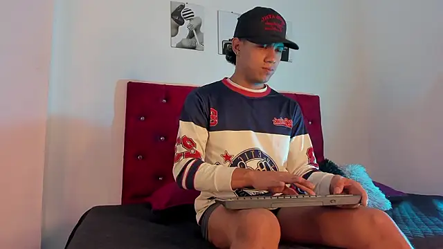 Liamsubtle01 online show from February 2026 11:07:01 AM