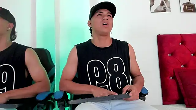 Liamsubtle01 online show from April 2026 05:28:01 PM