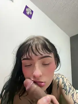 Snapshot of dulce-katt chatting on April 2026 04:07:02 AM dulce-katt online show from April 2026 04:07:02 AM