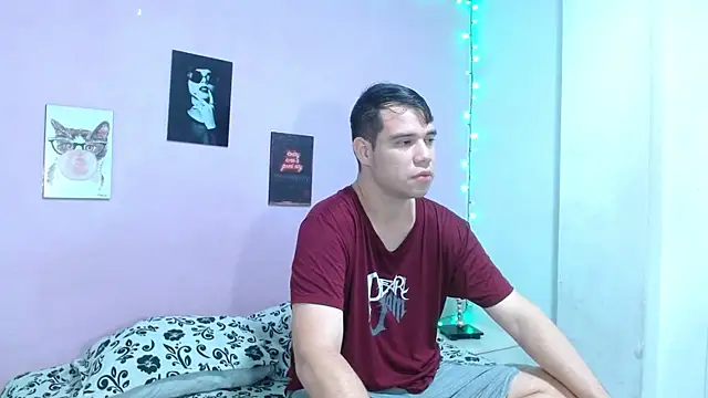 Snapshot of queen_night19 chatting on January 2026 12:43:02 PM queen night19 online show from January 2026 12:43:02 PM