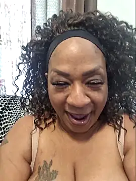 Snapshot of Big_Booty_Bonnie chatting on May 2026 04:46:01 PM Big Booty Bonnie online show from May 2026 04:46:01 PM