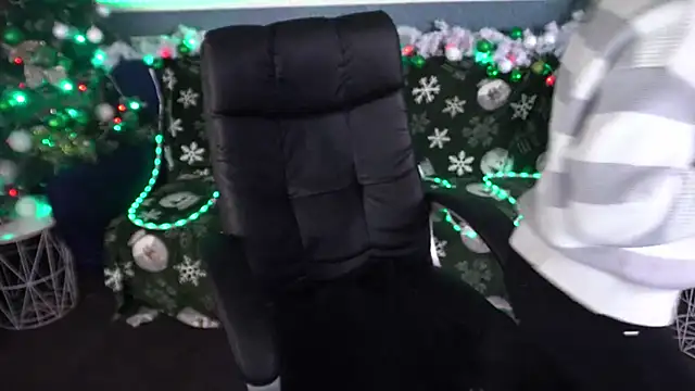 Dafni Monn online show from December 2025 06:40:01 AM