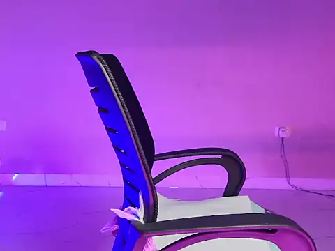 Snapshot of CutieVibe01 chatting on January 2026 08:06:01 AM CutieVibe01 online show from January 2026 08:06:01 AM