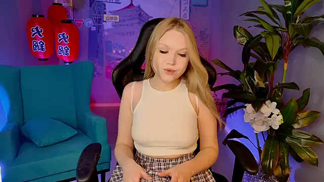 Snapshot of ChloeWhite chatting on January 2026 02:00:02 PM ChloeWhite online show from January 2026 02:00:02 PM