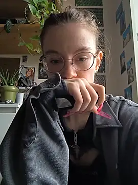 Snapshot of Shy_Bamby chatting on June 2026 03:35:02 PM Shy Bamby online show from June 2026 03:35:02 PM