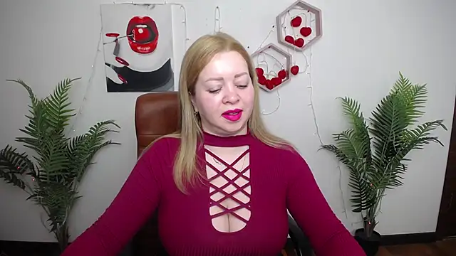 Snapshot of OliviaVerr chatting on April 2026 01:02:01 PM OliviaVerr online show from April 2026 01:02:01 PM