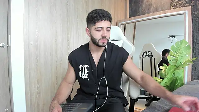 Snapshot of Thiago_moretti chatting on June 2026 10:26:01 PM Thiago moretti online show from June 2026 10:26:01 PM