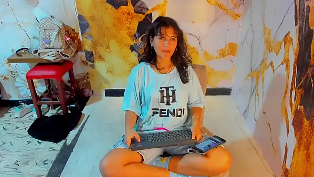 Snapshot of MiaBella18 chatting on January 2026 07:19:02 PM MiaBella18 online show from January 2026 07:19:02 PM