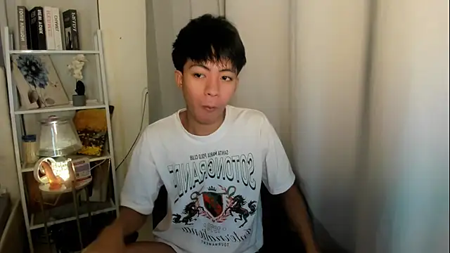 Snapshot of davincihugecock chatting on May 2026 10:52:02 PM davincihugecock online show from May 2026 10:52:02 PM