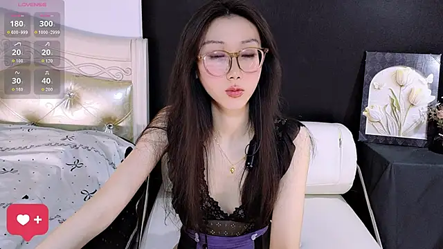 Snapshot of Queenbb88 chatting on April 2026 11:37:01 AM Queenbb88 online show from April 2026 11:37:01 AM