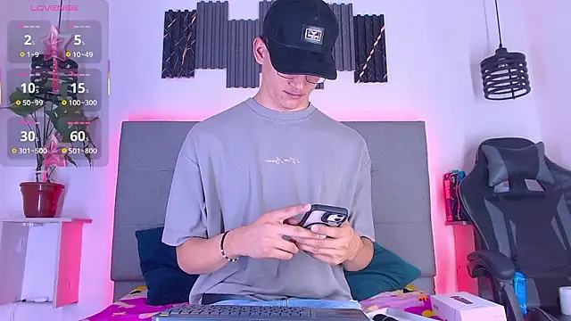 Sophi and Jack online show from March 2026 11:09:01 PM