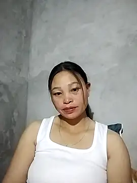 Snapshot of miray- chatting on April 2026 12:41:01 PM miray- online show from April 2026 12:41:01 PM