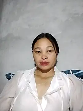 Snapshot of miray- chatting on May 2026 01:18:01 PM miray- online show from May 2026 01:18:01 PM