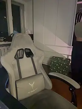 AnnaSeint online show from April 2026 07:09:01 PM