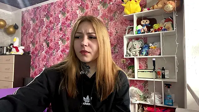 TraciBallena online show from February 2026 09:03:02 AM