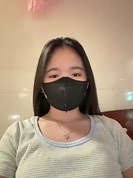 Gwen879 online show from April 2026 02:00:01 AM