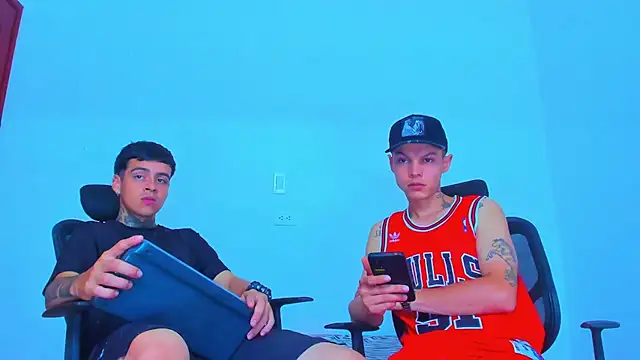 Snapshot of Thomas-Wil chatting on April 2026 03:22:02 PM Thomas-Wil online show from April 2026 03:22:02 PM