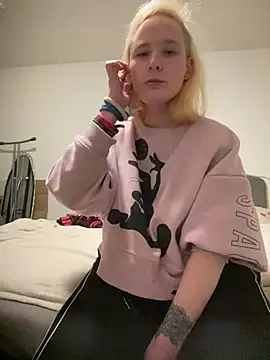 Snapshot of PurpleHazexx chatting on February 2026 09:00:02 PM PurpleHazexx online show from February 2026 09:00:02 PM