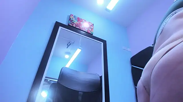 MiaRouss69 online show from April 2026 08:10:02 PM