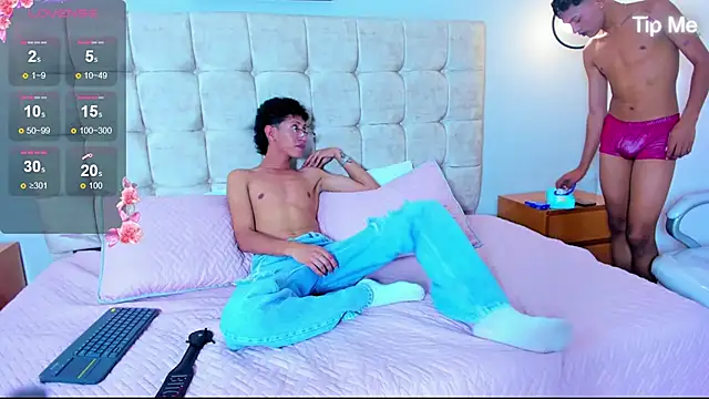 Snapshot of twink_royale18 chatting on January 2026 06:02:02 PM twink royale18 online show from January 2026 06:02:02 PM