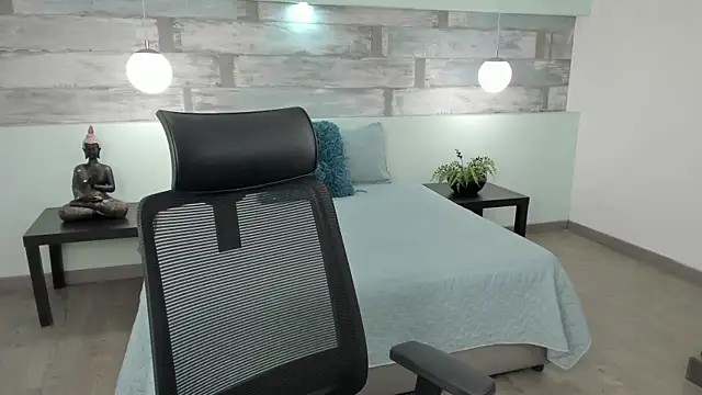 Abriil cutee online show from March 2026 06:03:02 PM