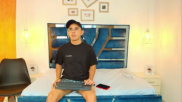 Snapshot of Lian_Brown chatting on January 2026 08:03:02 PM Lian Brown online show from January 2026 08:03:02 PM