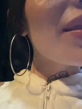 lizz lunna online show from April 2026 03:42:01 AM