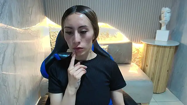 katalina r  online show from February 2026 03:24:01 AM