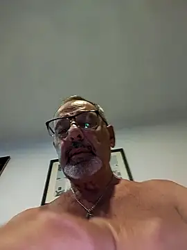 Snapshot of Dadotado70 chatting on February 2026 10:19:02 PM Dadotado70 online show from February 2026 10:19:02 PM