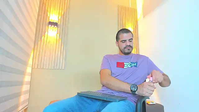 Snapshot of Arthur_howard chatting on January 2026 03:56:01 AM Arthur howard online show from January 2026 03:56:01 AM