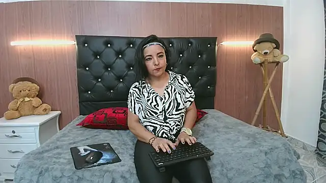 Snapshot of lolitaa_lux chatting on January 2026 01:27:02 PM lolitaa lux online show from January 2026 01:27:02 PM
